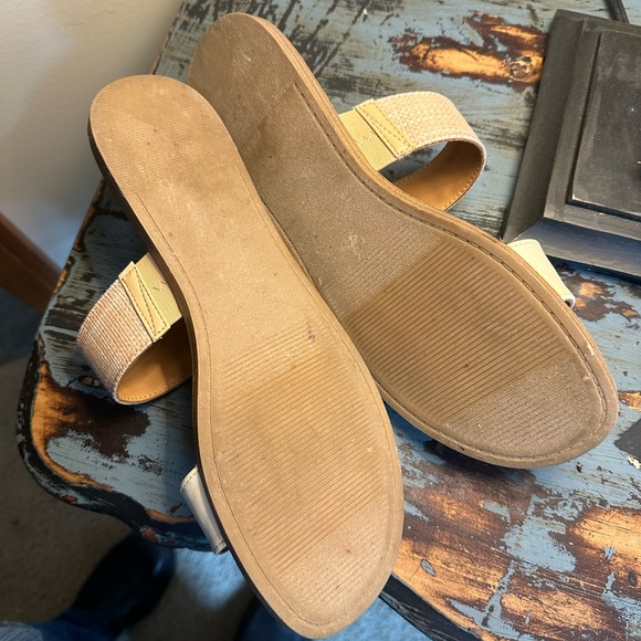 NEW Women’s Lauren Conrad, memory foam sandals. Tan and beige.Worn once - Picture 4 of 6